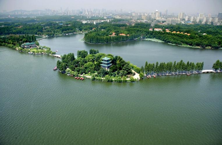 來自于全國各地的旅游業(yè)界同行多次來東湖參觀考察,學(xué)習(xí)景區(qū)管理經(jīng)驗(yàn)