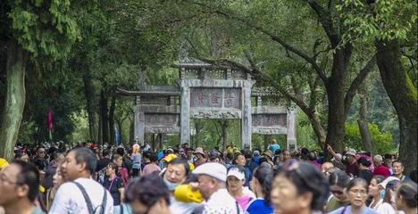 “惠游湖北·豫約襄陽(yáng)”古隆中景區(qū)迎萬(wàn)人跨省旅游團(tuán)